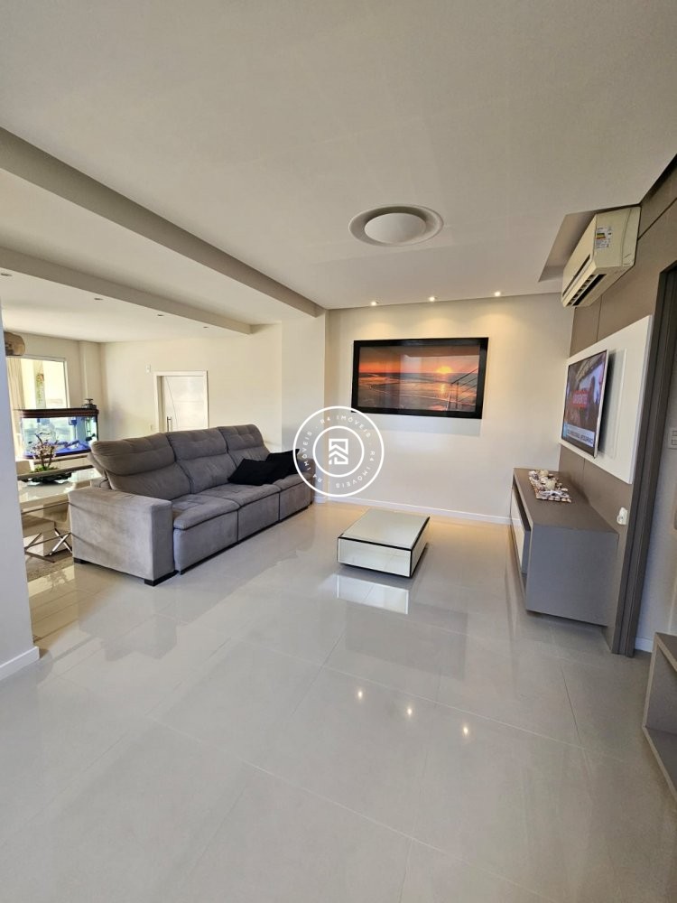 Cobertura duplex na Meia Praia