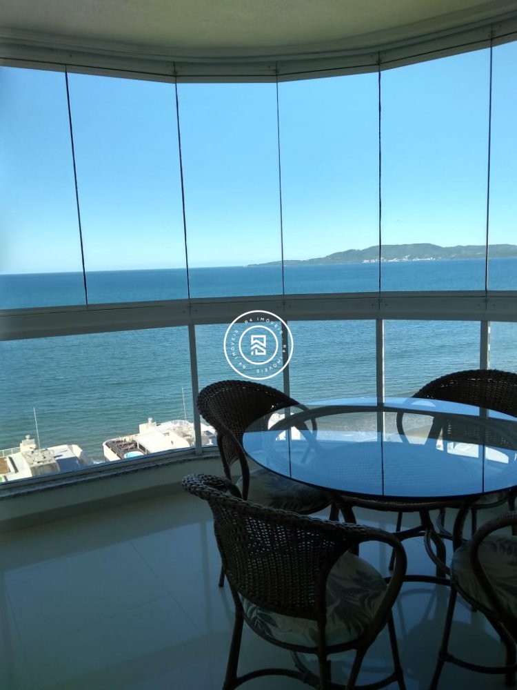Apartamento com vista mar, 02 suites em Meia Praia
