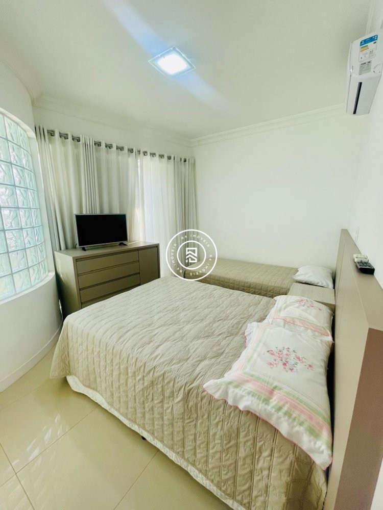 Apartamento Quadra mar 04 Suites, Meia Praia