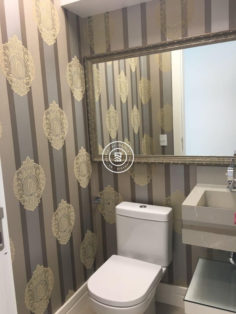 Apartamento quadra mar, 03 suites, Meia Praia