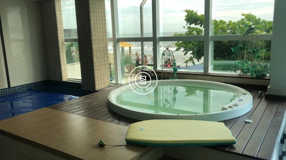 Apartamento Frente Mar, 02 sutes, Meia Praia