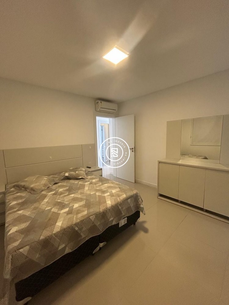 Apartamento mobiliado na Meia Praia
