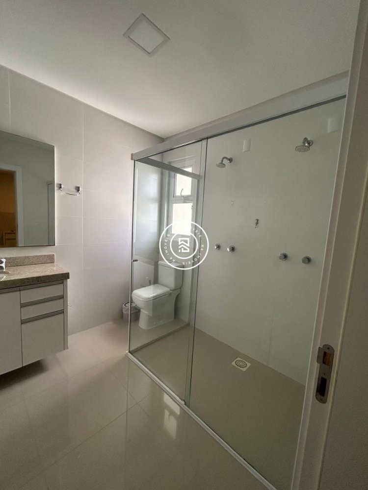 Apartamento mobiliado na Meia Praia