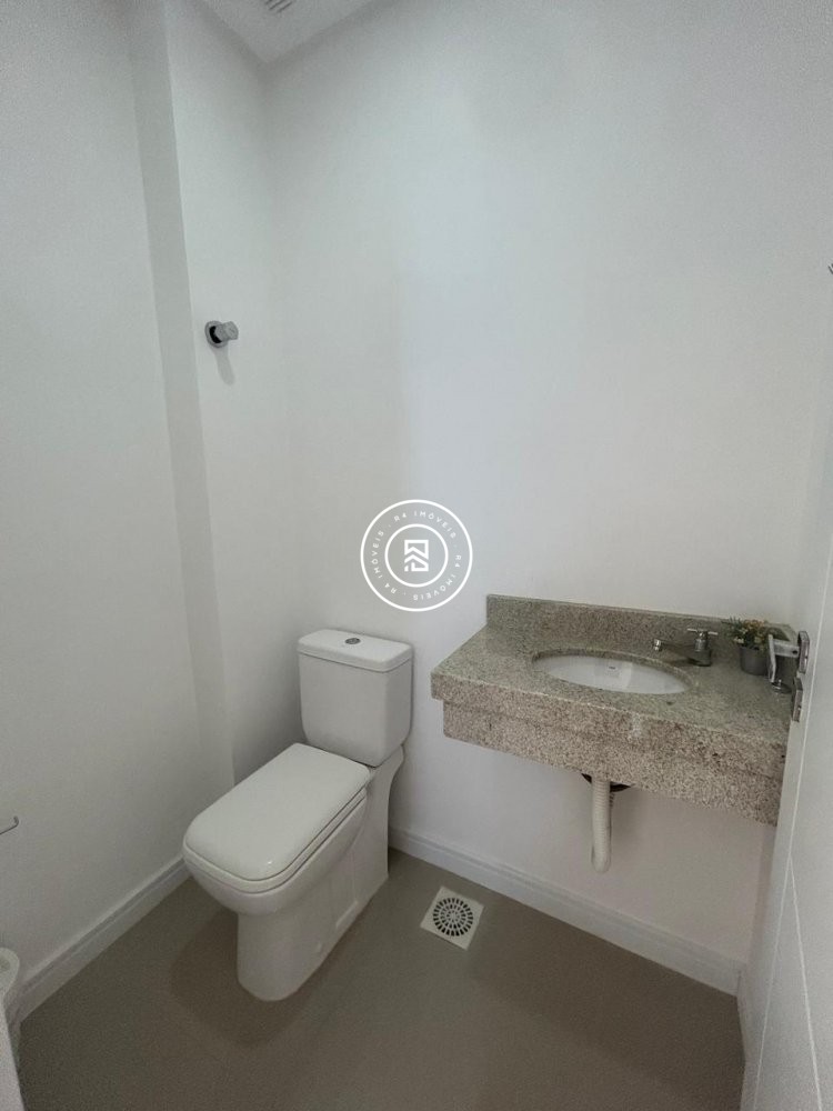 Apartamento mobiliado na Meia Praia