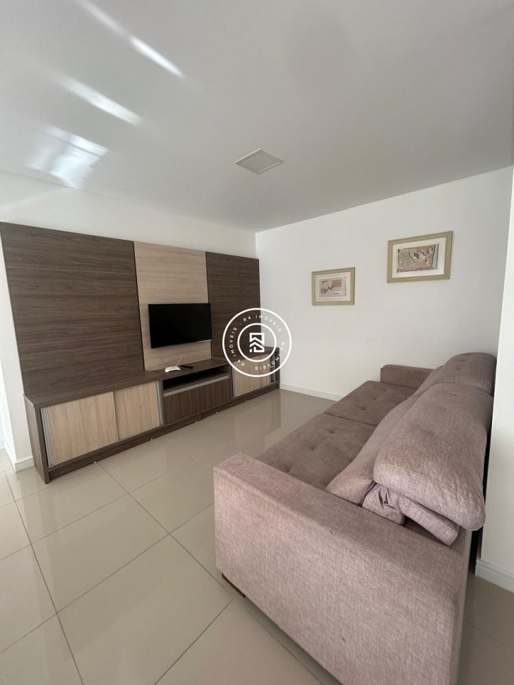Apartamento mobiliado na Meia Praia