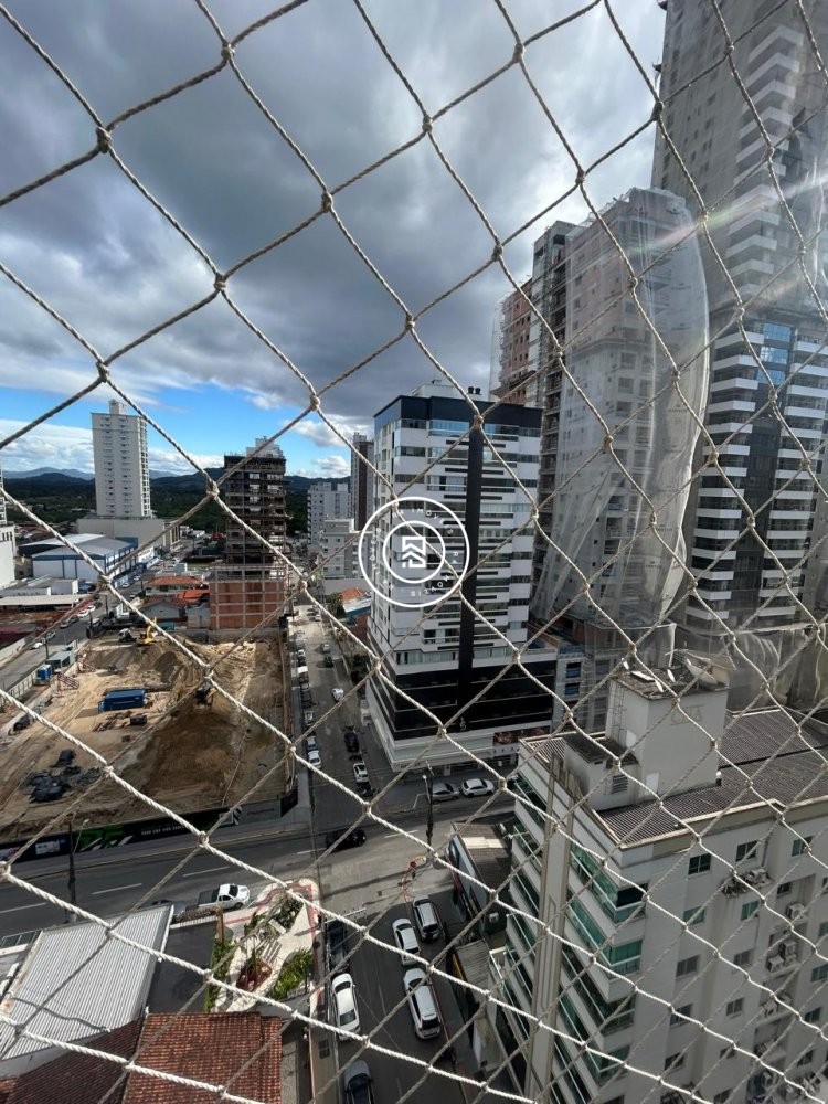 Apartamento mobiliado na Meia Praia