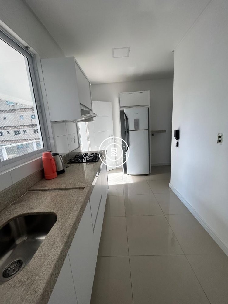 Apartamento mobiliado na Meia Praia