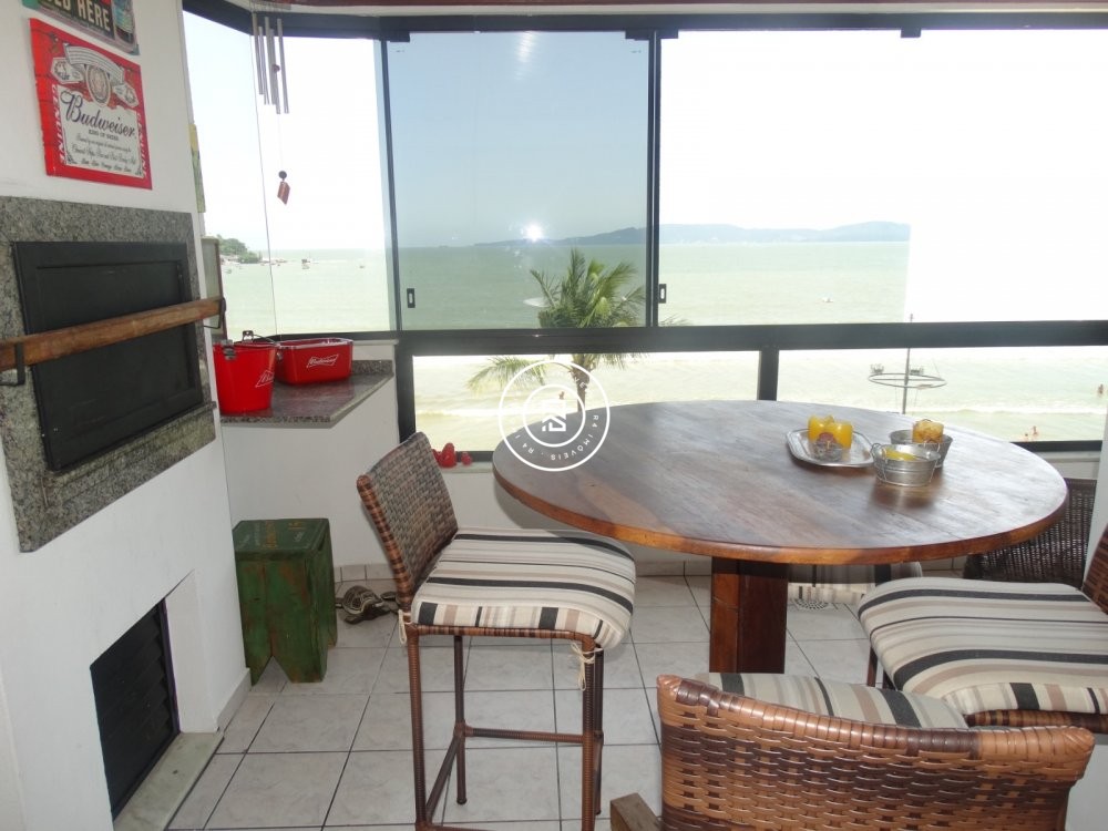 Apartamento Frente mar, 03 quartos, Centro 