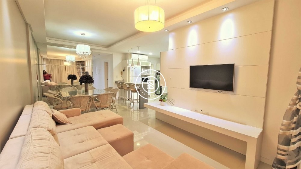 Apartamento 200m do mar, 03 suites, em Meia Praia