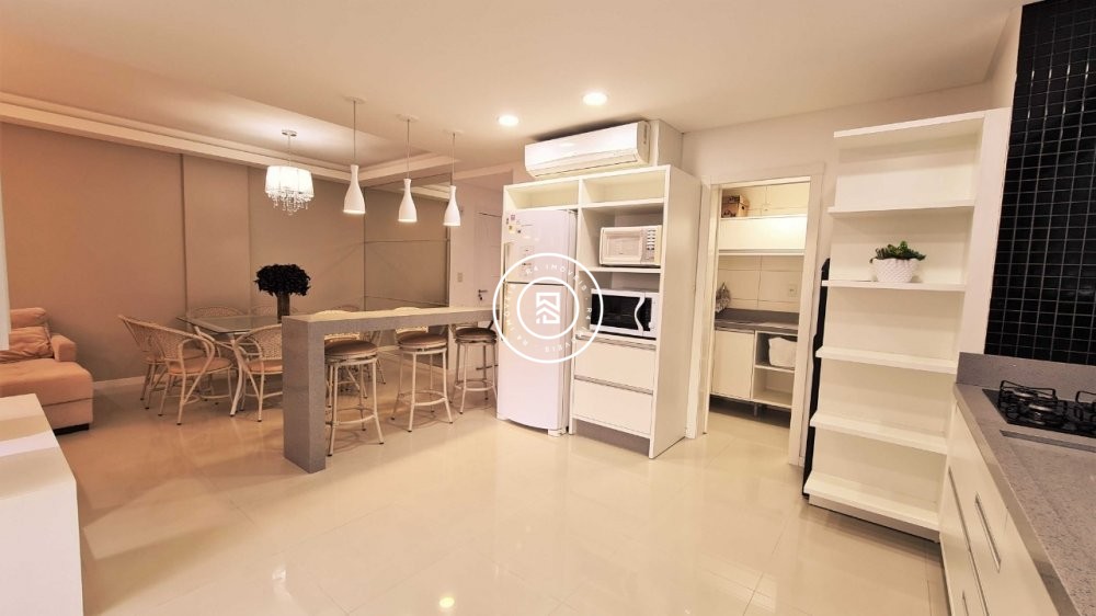 Apartamento 200m do mar, 03 suites, em Meia Praia