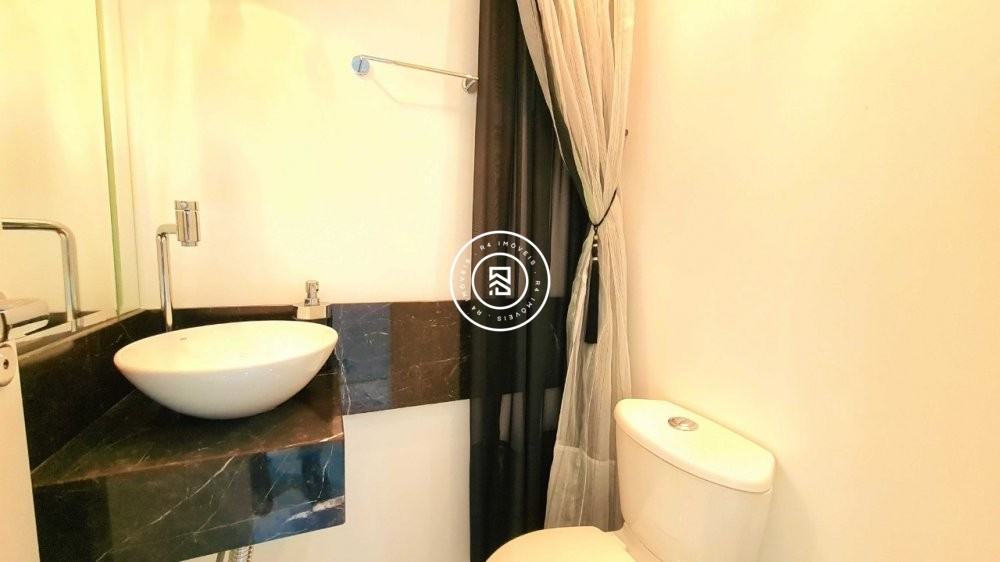 Apartamento 200m do mar, 03 suites, em Meia Praia