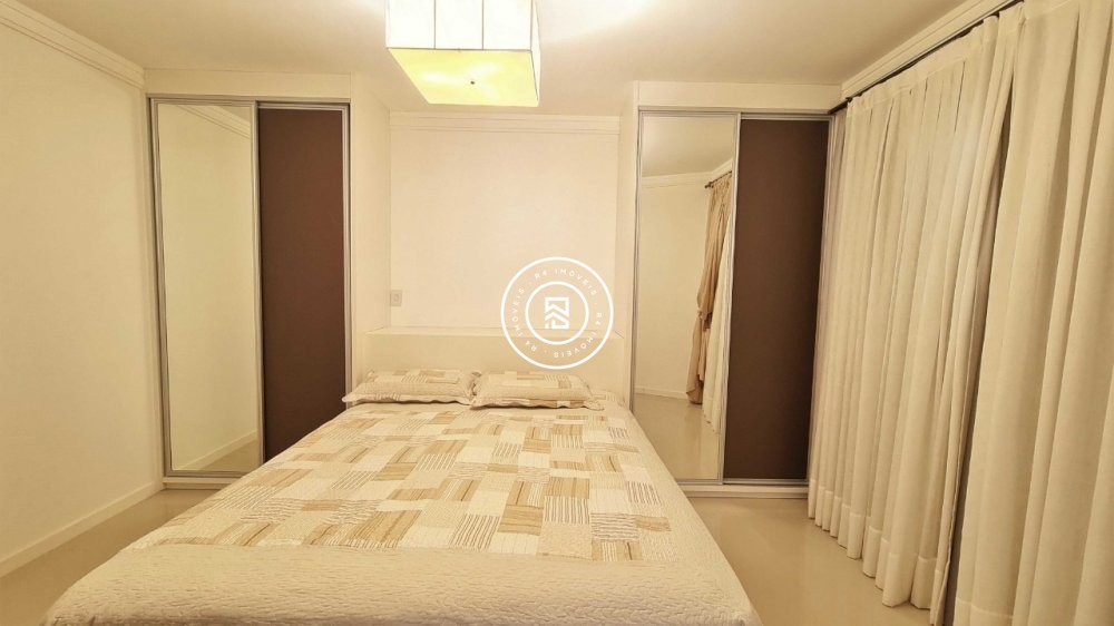 Apartamento 200m do mar, 03 suites, em Meia Praia