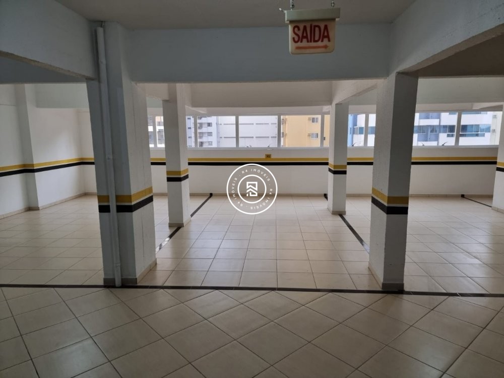 Apartamento 200m do mar, 03 suites, em Meia Praia