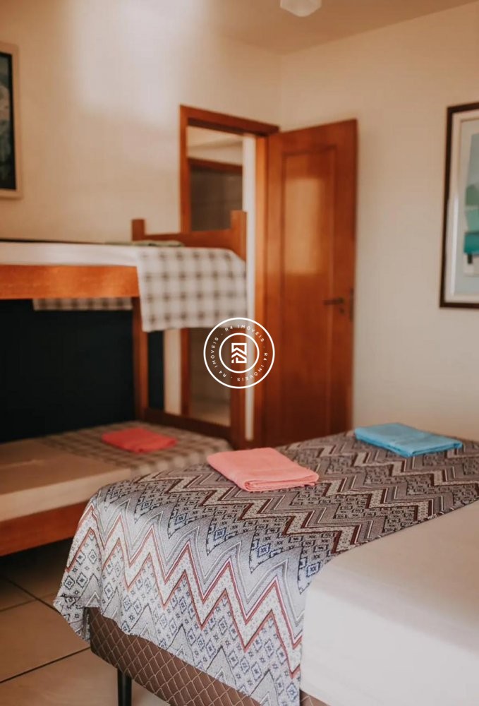 Cobertura Frente mar, 04 dormitorios Meia Praia