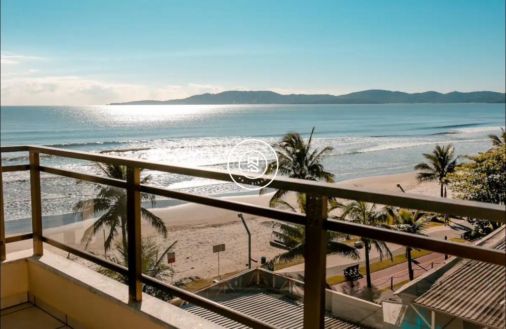 Cobertura Frente mar, 04 dormitorios Meia Praia