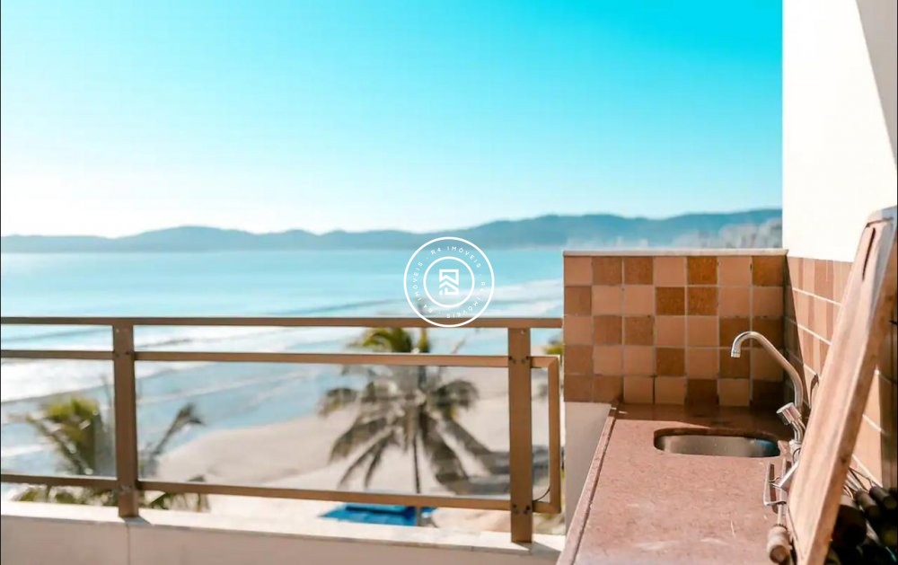 Cobertura Frente mar, 04 dormitorios Meia Praia