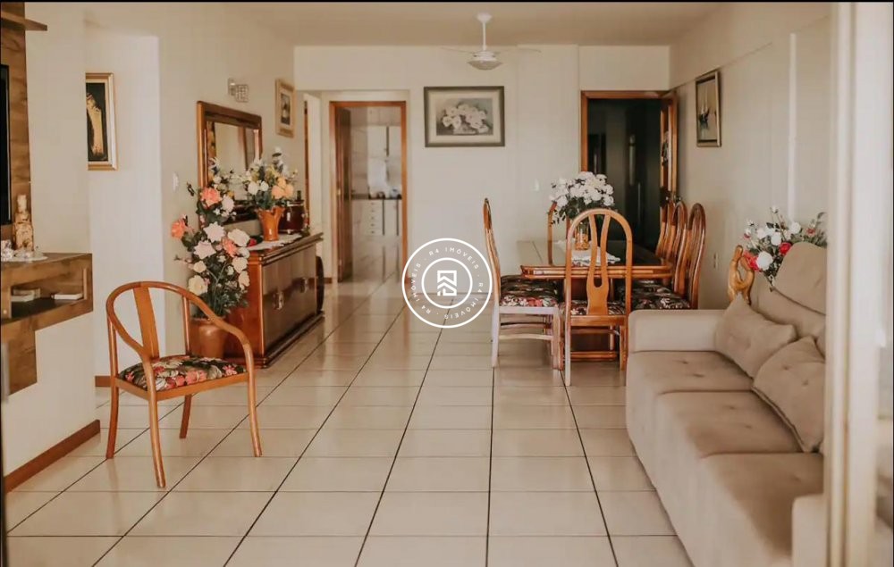 Cobertura Frente mar, 04 dormitorios Meia Praia