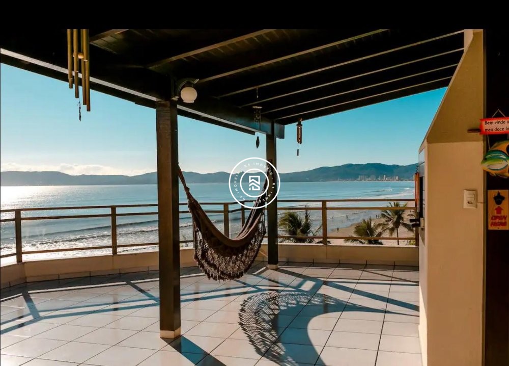 Cobertura Frente mar, 04 dormitorios Meia Praia