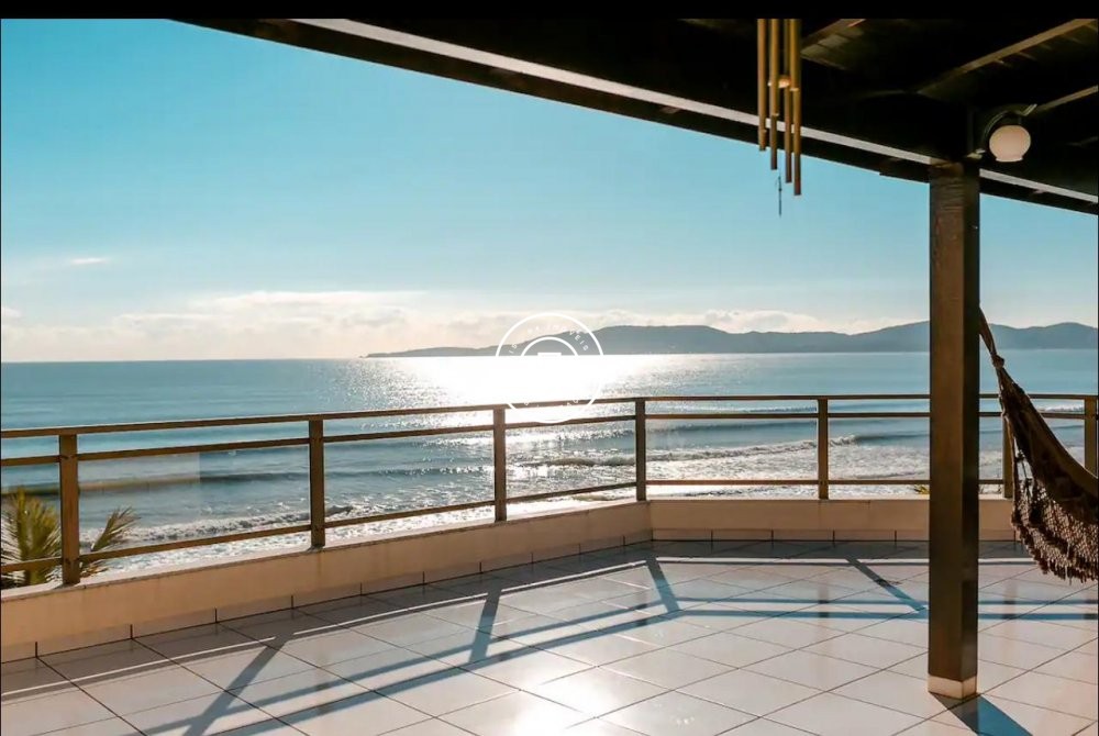 Cobertura Frente mar, 04 dormitorios Meia Praia