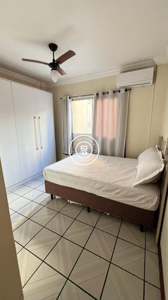 Apartamento Quadra Mar, 02 dormitrios, Meia Praia