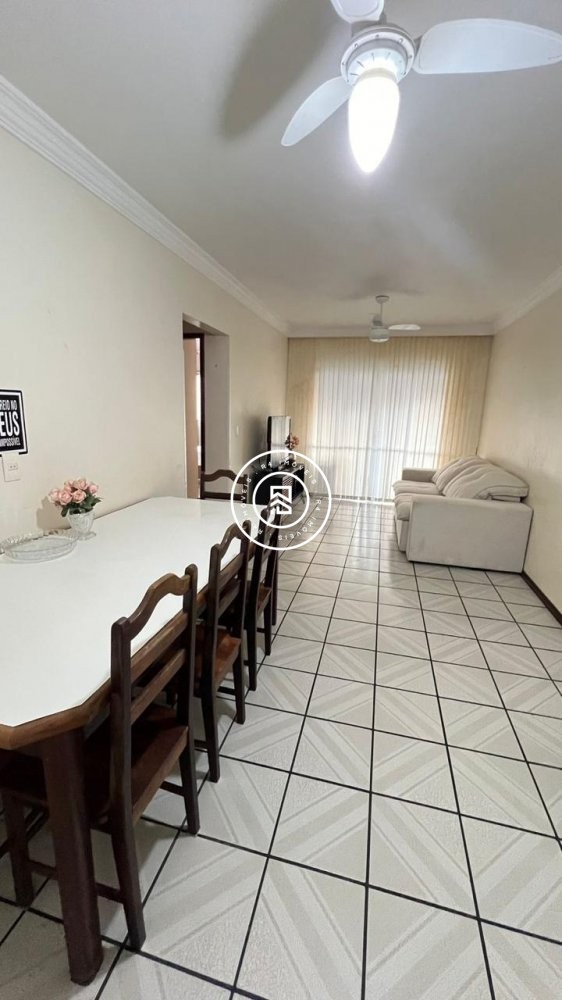 Apartamento Quadra Mar, 02 dormitrios, Meia Praia