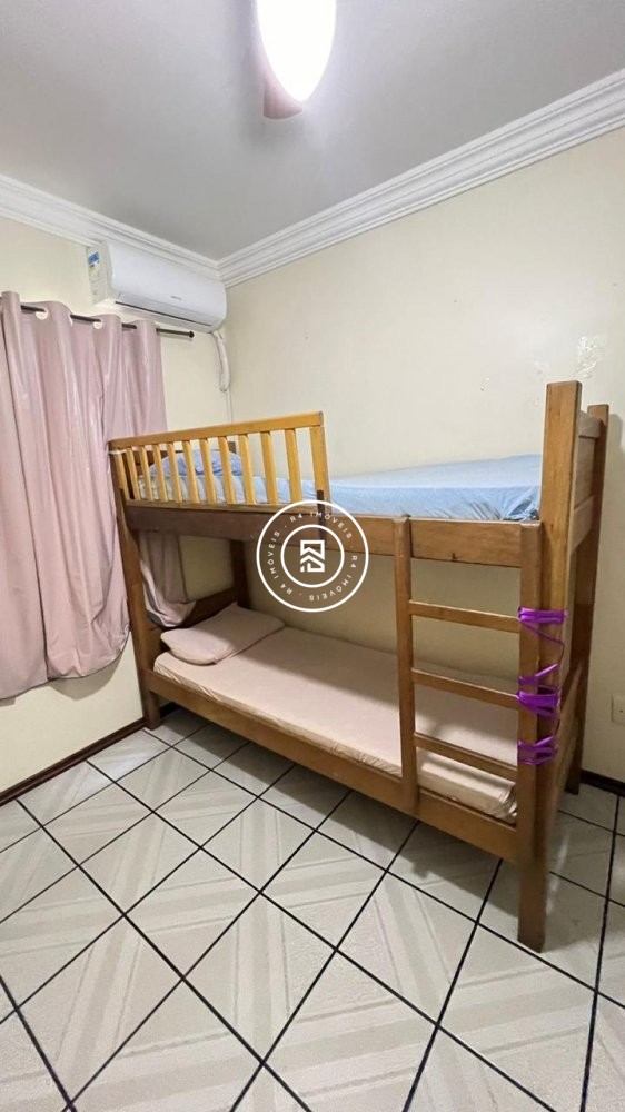 Apartamento Quadra Mar, 02 dormitrios, Meia Praia