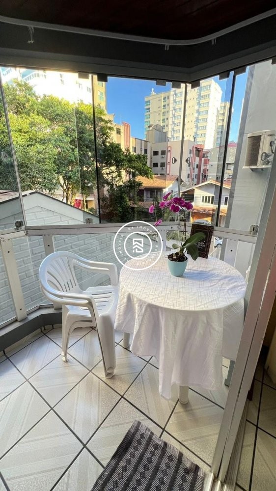 Apartamento Quadra Mar, 02 dormitrios, Meia Praia