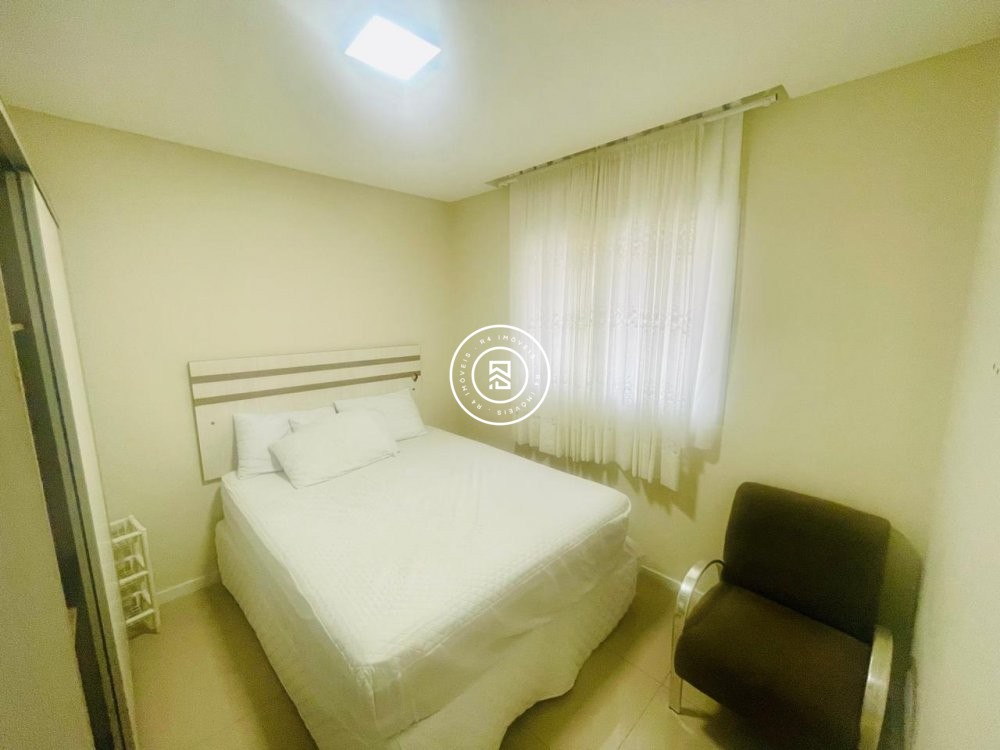 Apartamento no corao da Meia Praia, 03 quartos, 