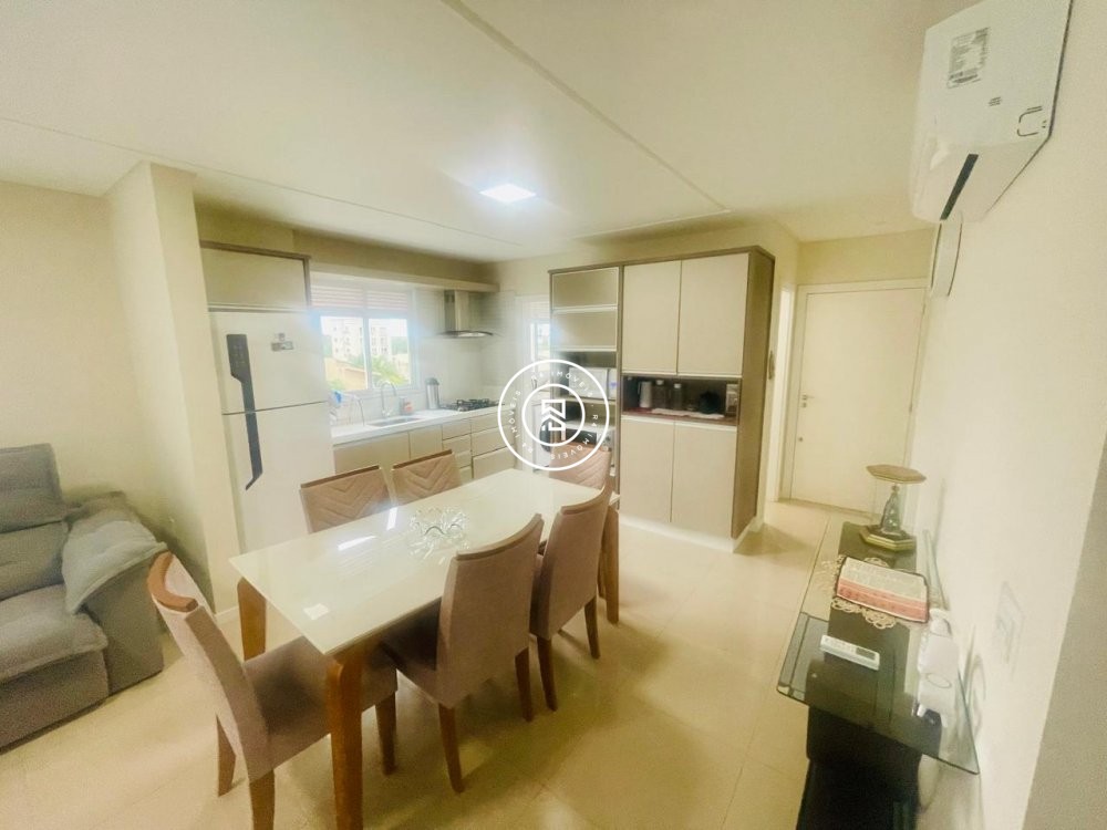 Apartamento no corao da Meia Praia, 03 quartos, 