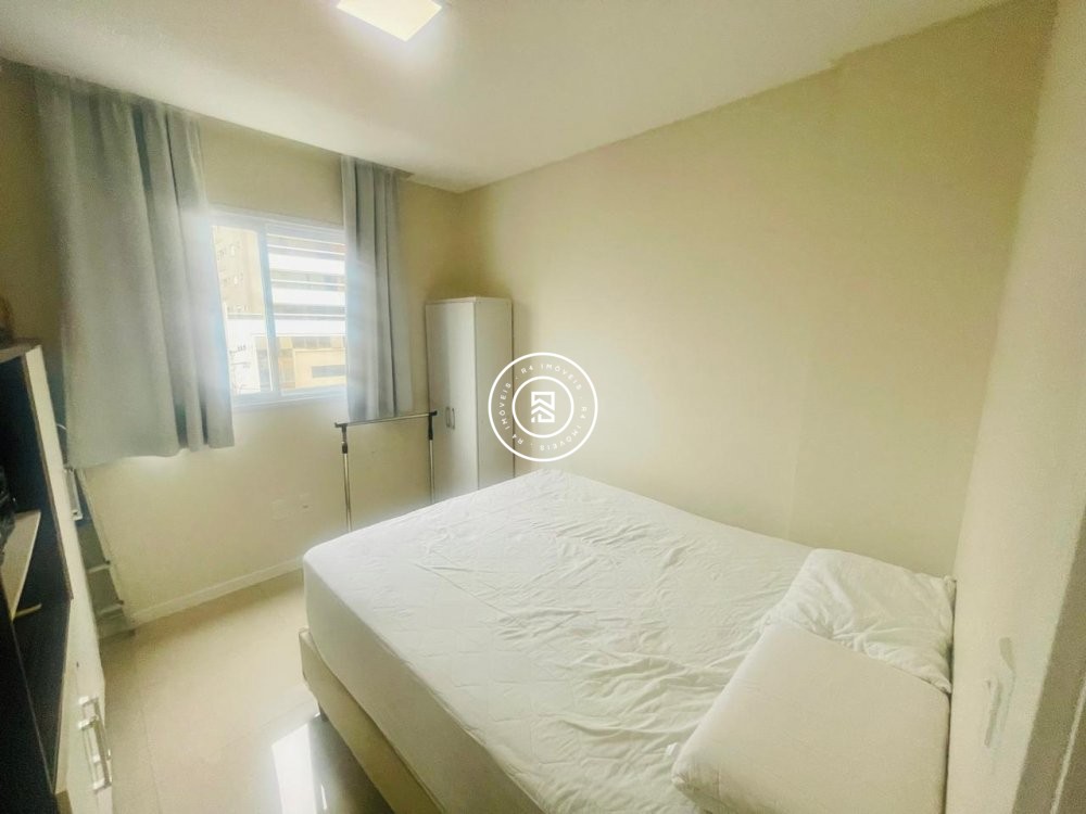 Apartamento no corao da Meia Praia, 03 quartos, 