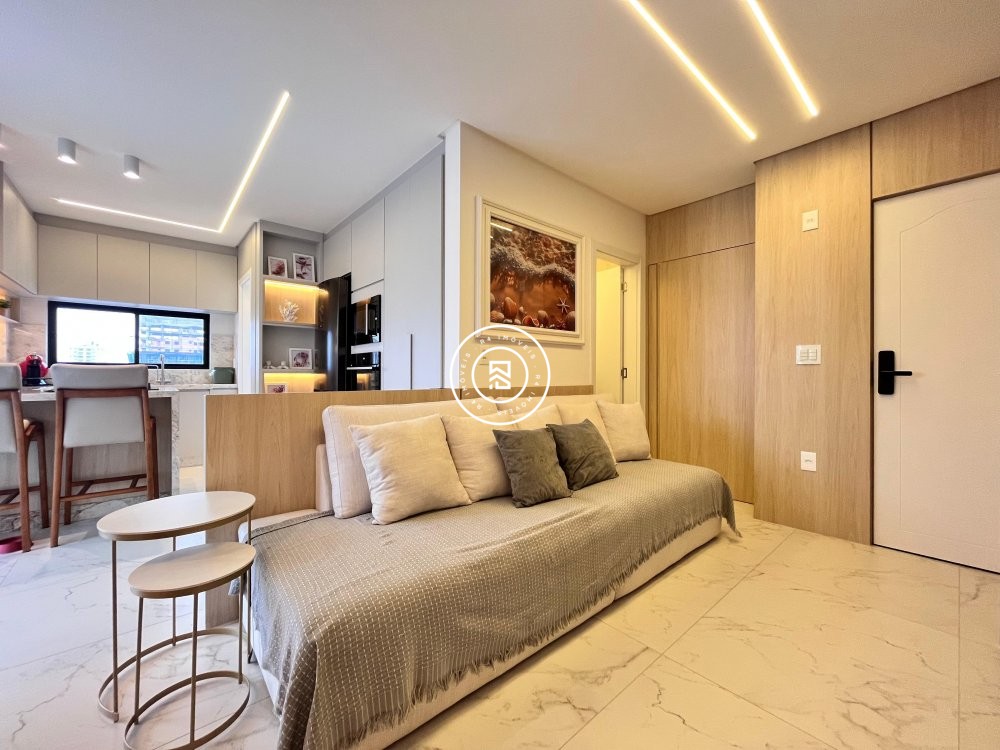 Lindo apartamento mobiliado na Meia Praia