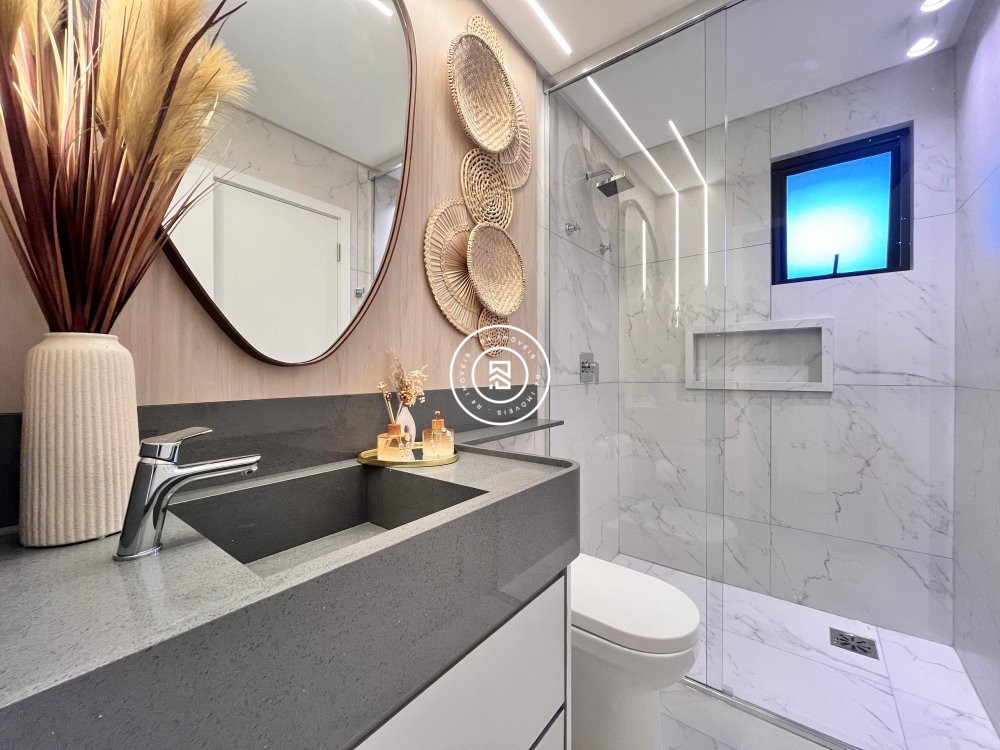 Lindo apartamento mobiliado na Meia Praia