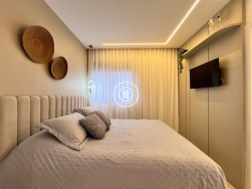 Lindo apartamento mobiliado na Meia Praia