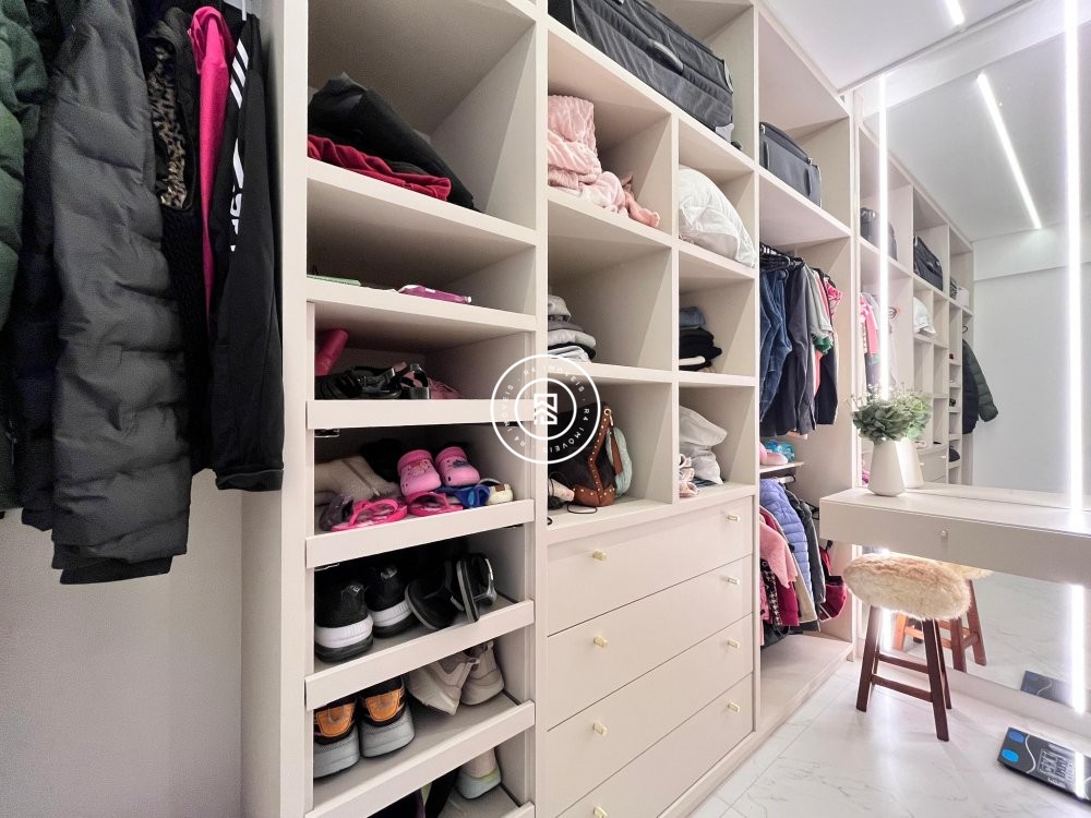 Lindo apartamento mobiliado na Meia Praia