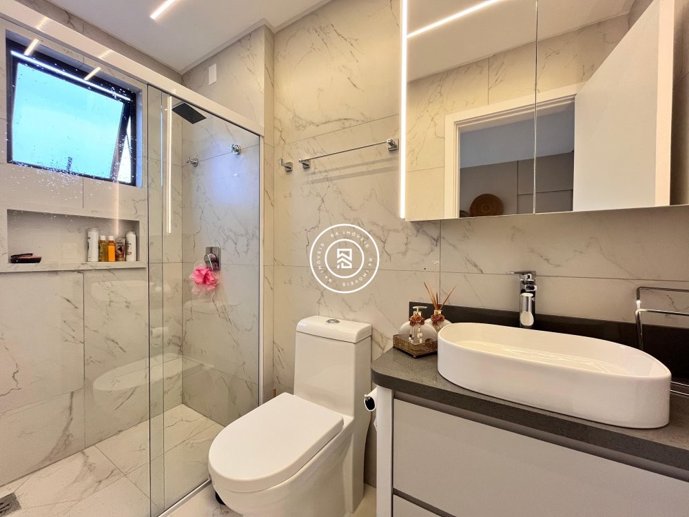 Lindo apartamento mobiliado na Meia Praia