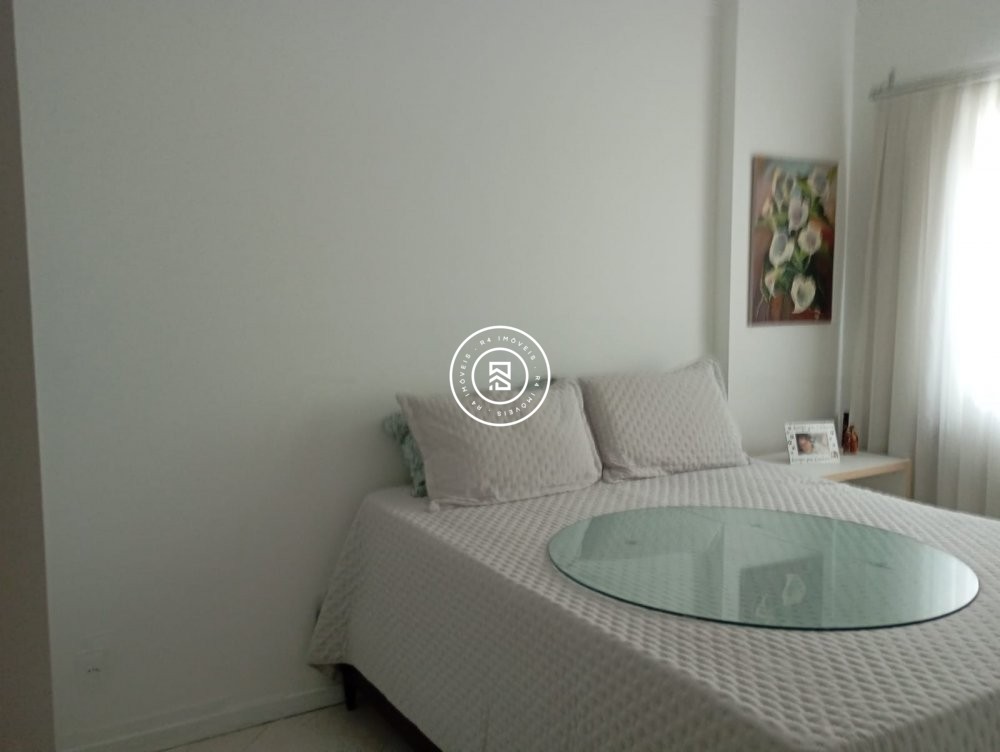 Apto mobiliado a 150m do mar