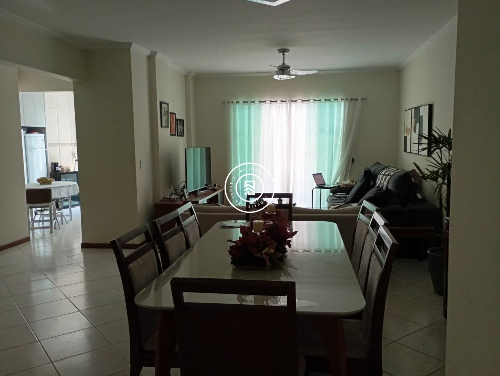 Apto mobiliado a 150m do mar