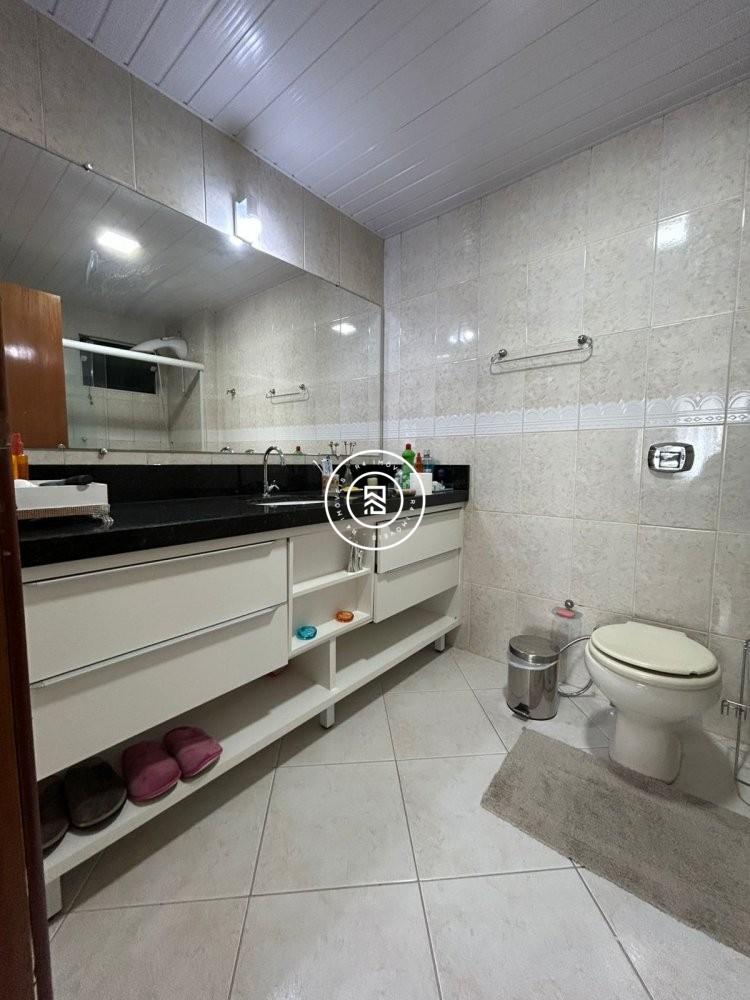 Apto mobiliado a 150m do mar