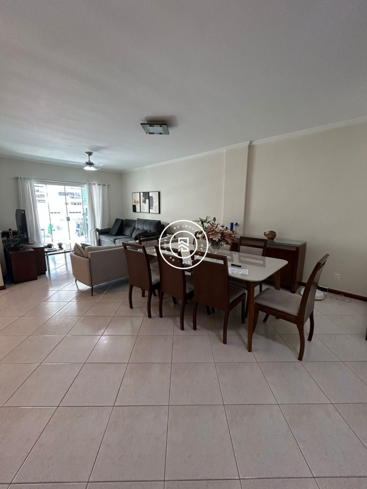 Apto mobiliado a 150m do mar