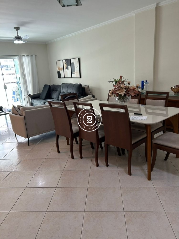 Apto mobiliado a 150m do mar