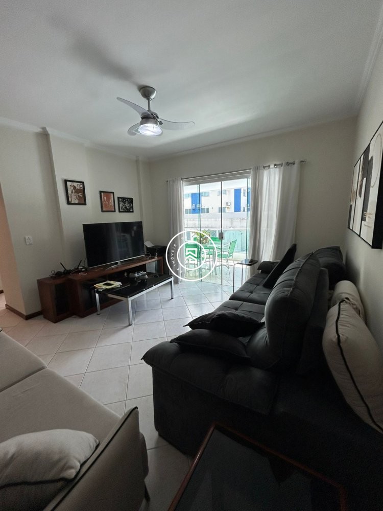 Apto mobiliado a 150m do mar