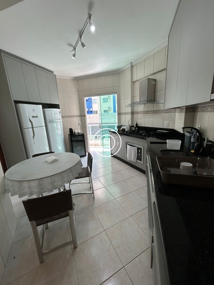 Apto mobiliado a 150m do mar