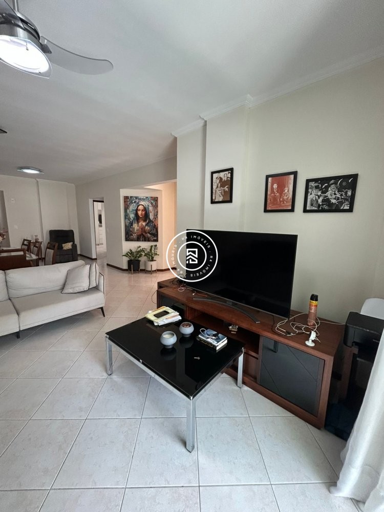 Apto mobiliado a 150m do mar