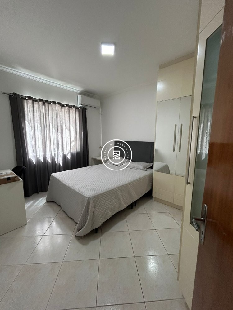 Apto mobiliado a 150m do mar