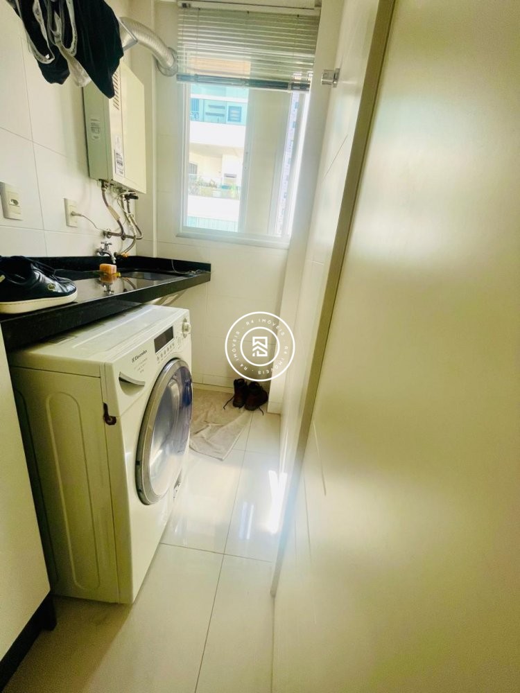 Apartamento 03 Suites, 02 vagas, Meia Praia