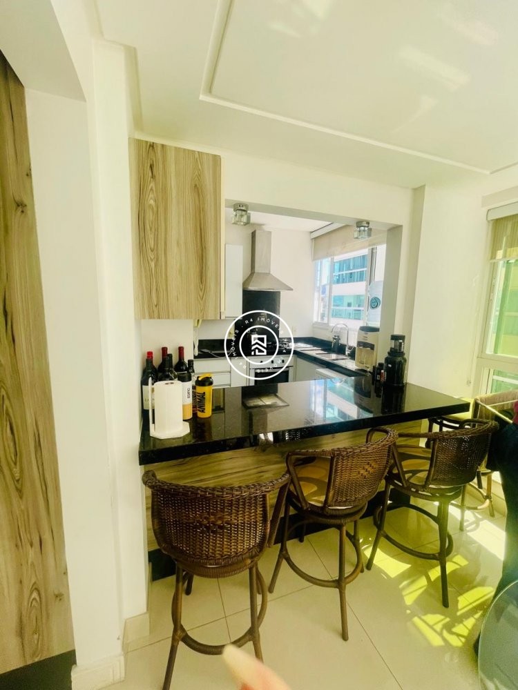 Apartamento 03 Suites, 02 vagas, Meia Praia