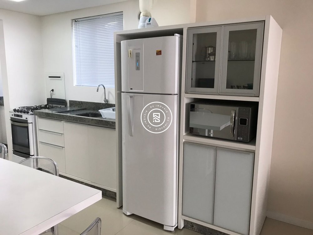 Apartamento em Meia Praia, 02 quartos, 01 vaga