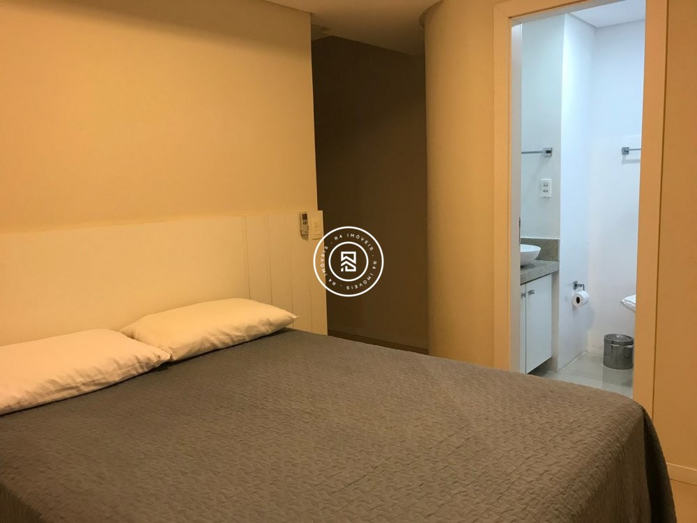 Apartamento em Meia Praia, 02 quartos, 01 vaga