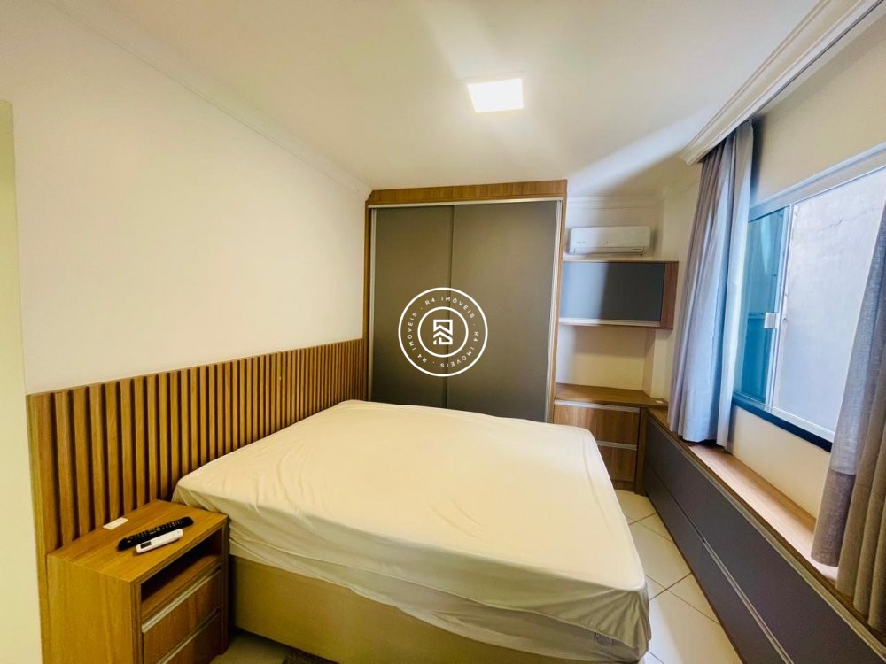 Apartamento Rua em Frente Shopping Russi Russi, 03