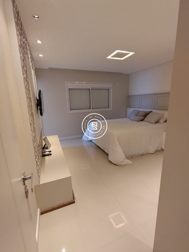 Apartamento mobiliado na Meia Praia